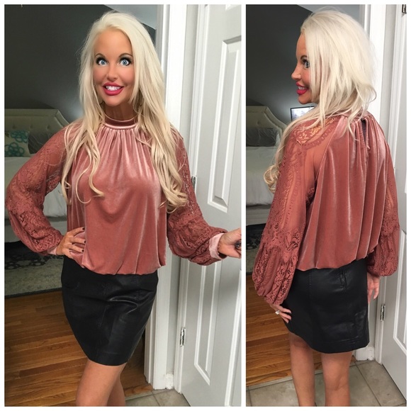 Tops - ❤️LAST 1! Velvet Lace Puffy Sleeves Top!
